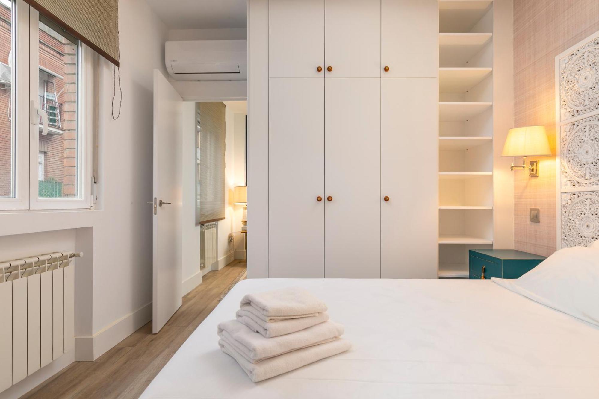 Plaza De Castilla Apartments Madrid Exterior photo