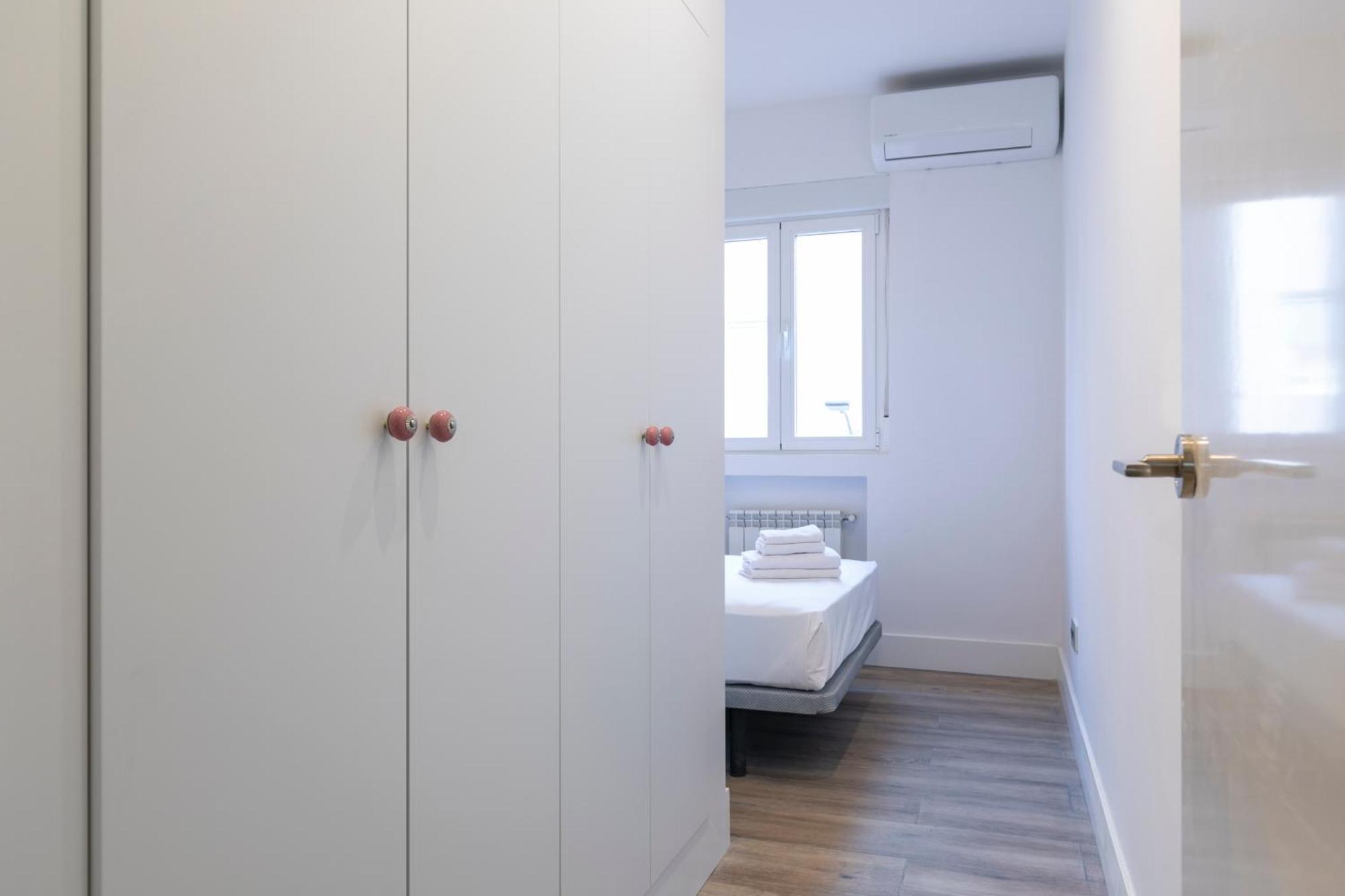 Plaza De Castilla Apartments Madrid Exterior photo